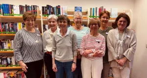 Das Team der Ev. Krankenhaus-Bücherei Buchholz freut sich schon auf die Jubiläumsfeier: Sigrid Lederer, Ingrid Hansen, Sieglinde Winterstein, Antje Witte, Traute Peters, Christiane Kourist, Brigitte Meissler. Foto: Krankenhäuser Buchholz-Winsen (Luhe)