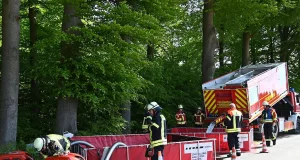 Löschwasser wird in einen Sammelbehälter gefüllt. Foto: Feuerwehr