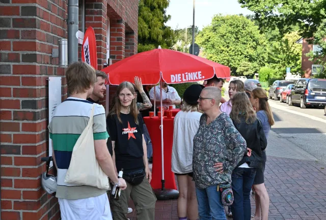 Zahlreiche Gäste bei der Eröffnungsfeier. Foto: Jens Westermann