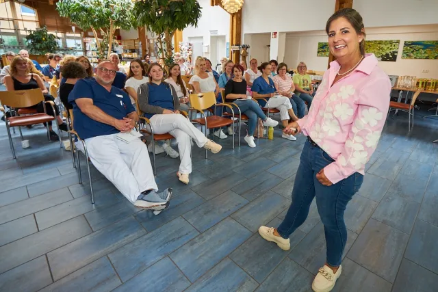 Pressefoto KHBW Schulung ProBeweis 2 Gut besuchte Schulung: Die Rechtsmedizinerin Sarah Stockhausen (l.) vom Netzwerk ProBeweis. Foto: ein