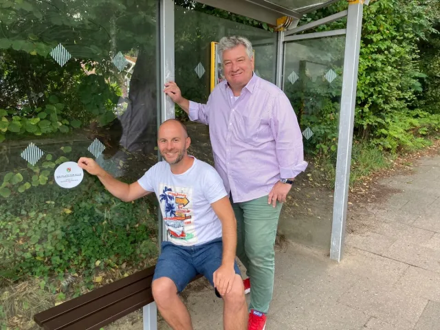 2025-08-30_Münnich-Becker Tobias Münnich als Vertreter des einheimischen Jahrgangs 1985 (l.) und der amtierende Steinbecker Ortsbürgermeister Ralf Becker. Foto: ein