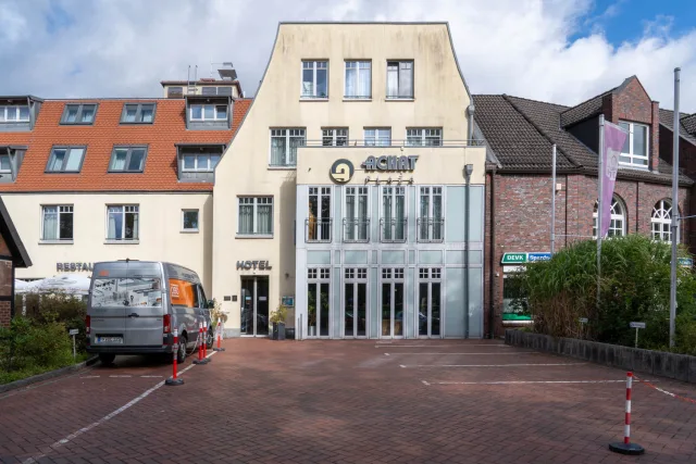 Das Achat-Hotel in der Buchholzer Innenstadt. Foto: JOTO