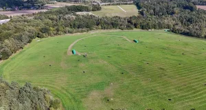 Die ehemalige Mülldeponie Dibbersen. Dort wurde bis 1993 Rest- und Hausmüll abgeladen. Foto: JOTO