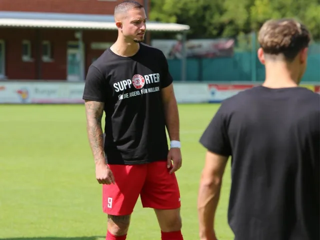 Ein Startelfdebüt, dass Robin Tzinevrakis nicht so schnell vergessen wird. Foto: MBurgemeiser