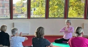 Petra Freudenberger leitet die Yoga-Kurse in Tostedt seit 2005 Foto: KVHS