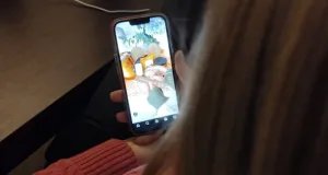 Das Handy ist für Jugendlich ein ständiger Begleiter. Foto: ein