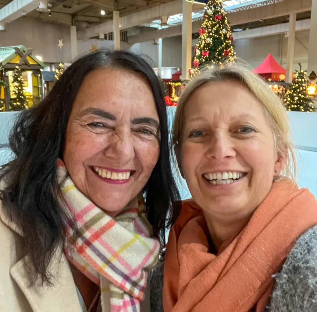 Die Initiatorinnen Nicole Bracht-Bendt (FDP) und Grit Weiland (Buchholzer Liste) hatten sich in Hannover eine vergleichbare Eisbahn angeschaut. Foto: Buchholzer Liste