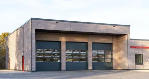 Endlich geschafft: Nach jahrelangen Verzögerungen bezieht die Feuerwehr Sprötze ihr neues Gerätehaus. Foto: JOTO