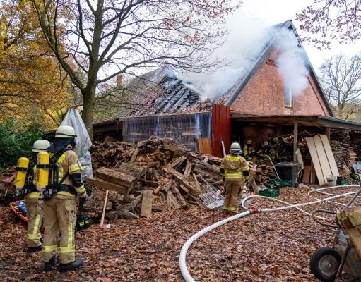 Freiwillige Feuerwehrleute aus sechs Feuerwehren waren im Einsatz. Foto: JOTO