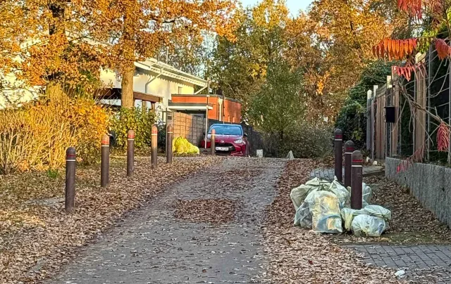 20251110_JOTO_Poller_Dibbersen_001 Neue Poller im Fuhrenweg und in der Straße Wittenhögen sorgen für einen vielschichtigen Konflikt in Dibbersen. Foto: Privat