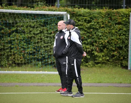 Das 08-Trainerteam um Chris Behrens und Torben Bellmann fordern eine Reaktion auf die Auswärtsniederlage. Foto: MBurgemeister