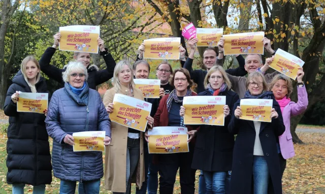 Das Netzwerk gegen häusliche Gewalt im Landkreis Harburg lädt am 25. November zur Mahnwache vor dem Rathaus in Winsen ein. Foto: Landkreis Harburg