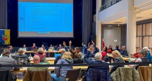 Der Moment, in dem im Rat entschieden wird, ob in geheimer Wahl abgestimmt werden soll. Foto: JOTO