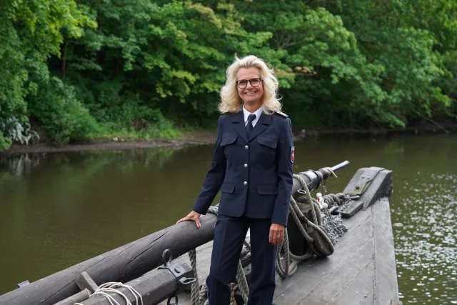 Polizeipräsidentin Kathrin Schoul eröffnet den Spaziergang und freut sich auf Gespräche. Foto: Polizeidirektion Lüneburg