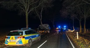 Die Polizei sicherte am Unfallort umfangreiche Spuren und ermittelt zur Unfallursache. Foto: JOTO