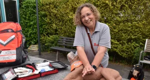 Im Kursus wird auch die Herz-Lungen-Wiederbelebung am Tier erlernt. Foto: Johanniter