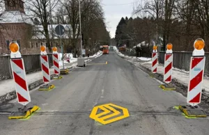 K72 in Sprötze: Brückenschaden zwingt zu einspuriger Verkehrsführung Eine Ampelanlage regelt derzeit den einspurigen Verkehr auf der K72-Brücke in Sprötze. Foto: Landkreis Harburg