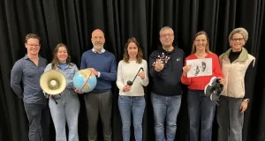 Freuen sich auf den neuen Wahlpflichtunterricht, v.l.: Malte Schröder (Koordination WPU), Laura Lippold (Medienbildung und Persönlichkeitsentwicklung), Alexander Buck (Bildung für nachhaltige Entwicklung in Europa), Edle Steinmacher (Bildungsgang Musik), André Gand (Labor und Naturwissenschaften), Eva Heitkamp (Sport und Darstellendes Spiel) sowie GAK-Schulleiterin Linda Steuber. Foto: GAK