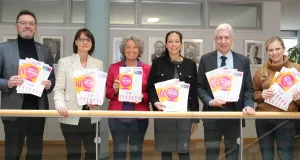 Der Landkreis Harburg macht mit Plakaten auf Hilfsangebote für Frauen aufmerksam, die Gewalt erfahren haben. Foto: Landkreis Harburg