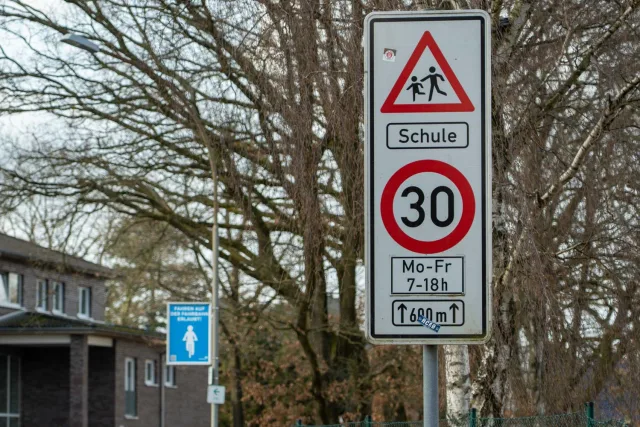 Ein Tempo-30-Schild auf der Straße Heidekamp. Foto: JOTO