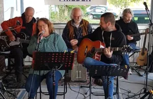 Musik von der Rampe startet in dritte Saison Von Mai bis Oktober gibt es wieder Live-Musik vor dem Kaufhaus mit Herz in der Bremer Straße. Foto: ein