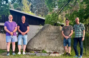 Der neue Vorstand im Schützenverein Dibbersen: Marvin Giesecke-Behmer (von links, Schriftführer), Lars Gollnick (1. Vorsitzender), Jakob Tams (2. Vorsitzender) und Jan Klintworth (Schatzmeister). Foto: ein