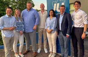 Die Junge Union Harburg-Land wählte am Freitag in Buchholz einen neuen Kreisvorstand mit Max Müller an der Spitze. Von links: Max Müller, Pia-Sophie Urban, Jannik Stuhr, Henrik Martens, Arya Karahan, Dirk Hirsch und Niklas Hintze. Es fehlen Niklas Heinzel, Alexa Gedaschko, Mads Schmidt und Horst Neben. Foto: Junge Union Harburg-Land